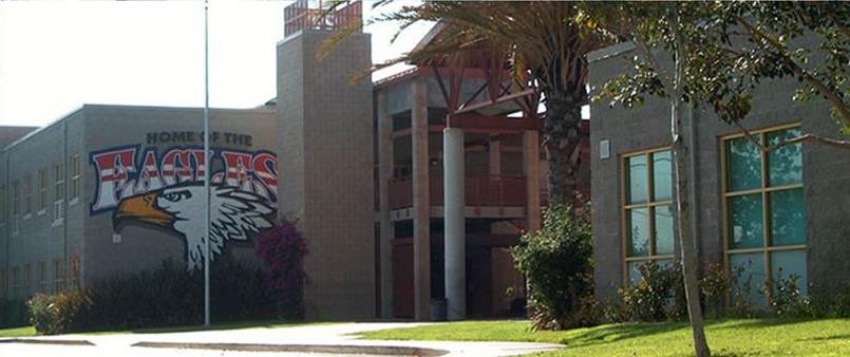 Foto Raymond A. Villa Fundamental Intermediate School de Escuelas Públicas en Santa Ana CA - Galería de ListasLocales.com